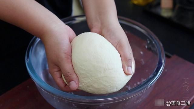面团|烙锅贴时，别直接用面粉、淀粉水了，多放1样食材，好吃到爆炸
