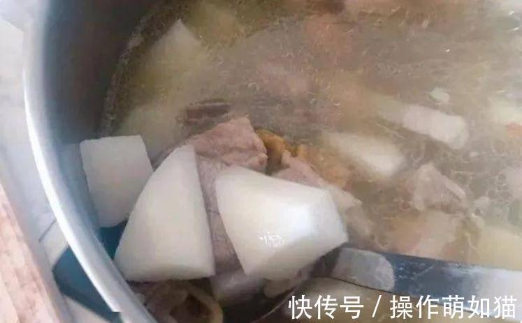 炖羊肉汤,记住“三放两不放”,羊肉软烂羊汤不膻,太美味了