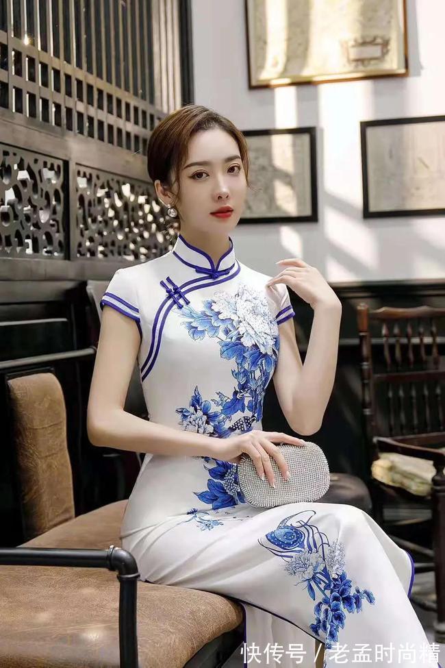 旗袍|夏季穿这几个颜色的改良旗袍,超减龄,不但时尚又优雅气质无暇!