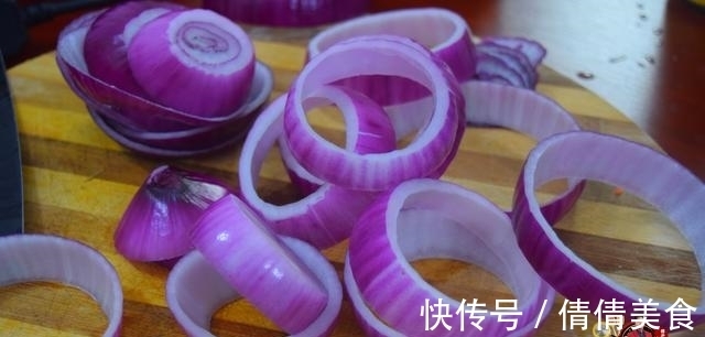 土豆洋葱早餐饼最好吃的做法，简单美味又馋人，看看你喜欢吃不？