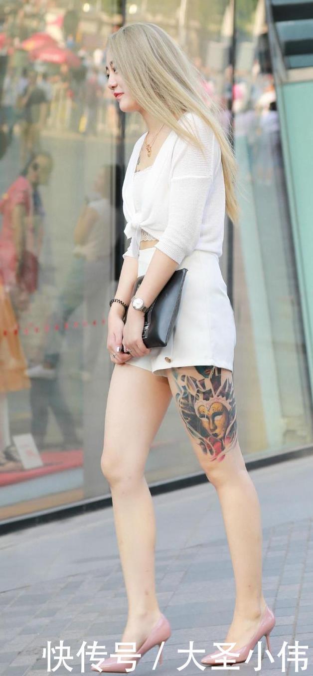 身材|美女街拍:小姐姐人群中很高贵,身材很好,我很想请她回我家,但又怕被拒绝