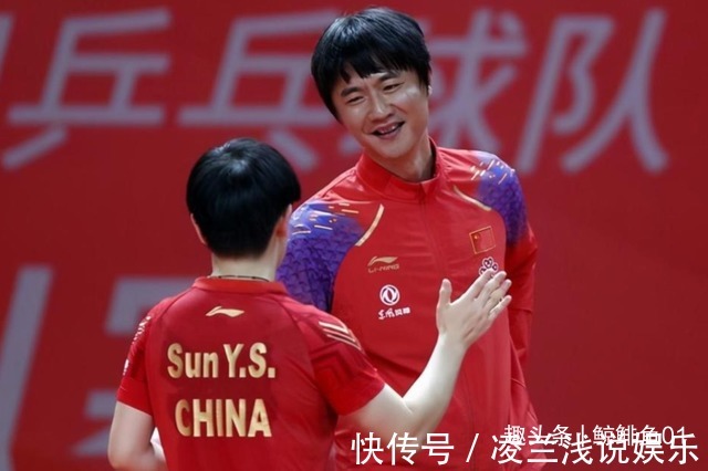 黄海诚|与孙颖莎握手露肩亲切聊，刘国梁如此重视，不会让孙颖莎被散养的
