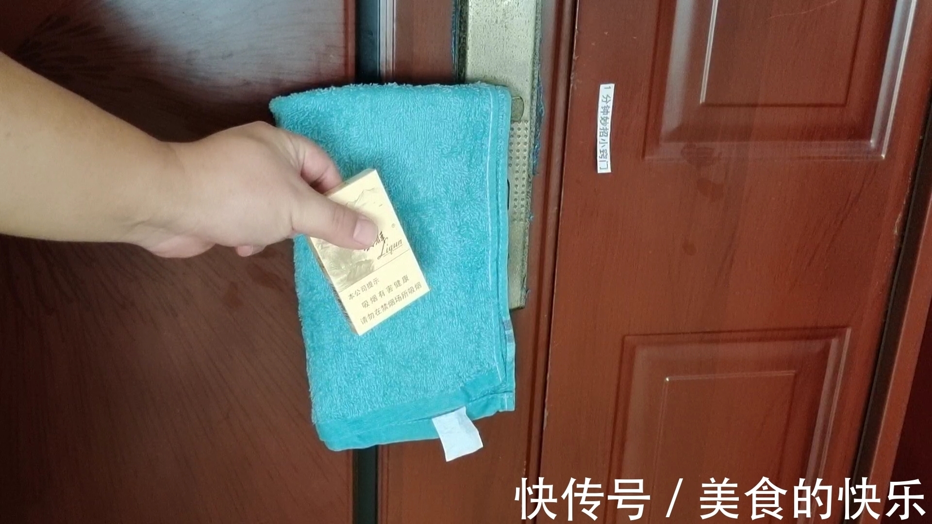 晚上睡觉前,记得在门把手挂一条毛巾,好多人不懂,看完涨知识