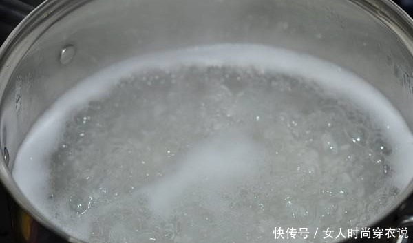 皮蛋|皮蛋瘦肉粥,绝对不可直接下皮蛋煮!多此“一举”做出来粥才不腥