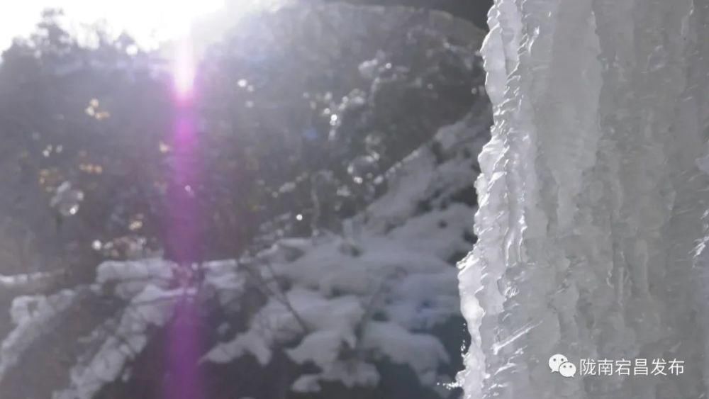 最新航拍！官鹅沟冰与雪的绝美邂逅