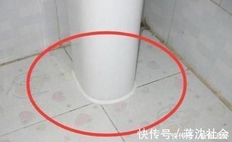 玻璃胶|玻璃胶总是“发黑长霉”教你1招,马上就能变干净,还能除菌