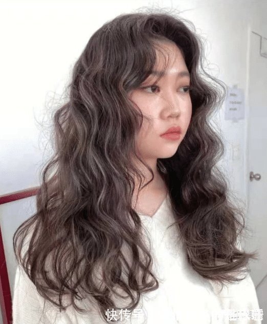 打理|羊毛卷不再流行,蛋蛋卷成今年热款,大脸圆脸都能驾驭