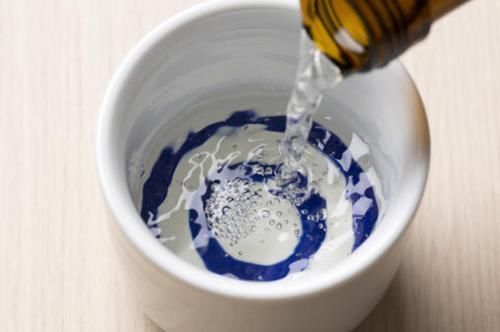 “酱香型酒”和“浓香型酒”有啥区别？差别很大，学会别再乱买了