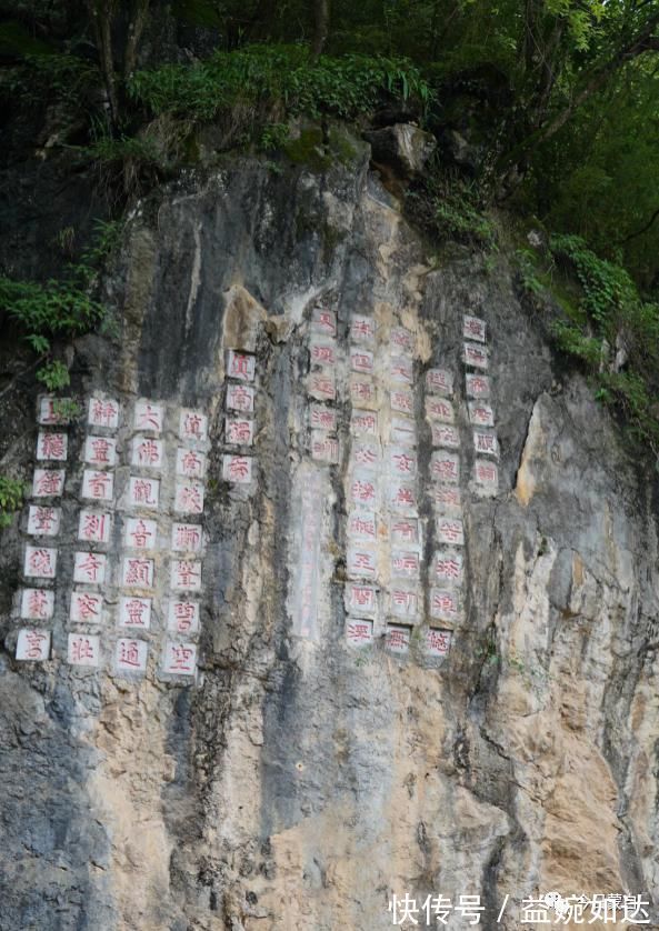 白玉楼|这座“嵌”在悬崖峭壁上的寺庙，风景如画，令人沉醉