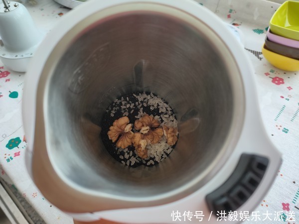 头发|有白发要常吃这食材,每天喝一碗,气血足身体好,头发慢慢变黑了
