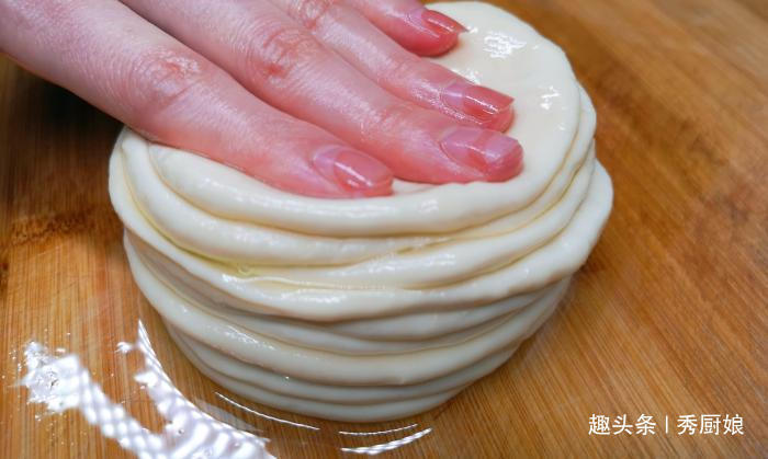 儿子迷上此面食,三天两头吃一次,不发面不烫面,上桌瞬间就扫光