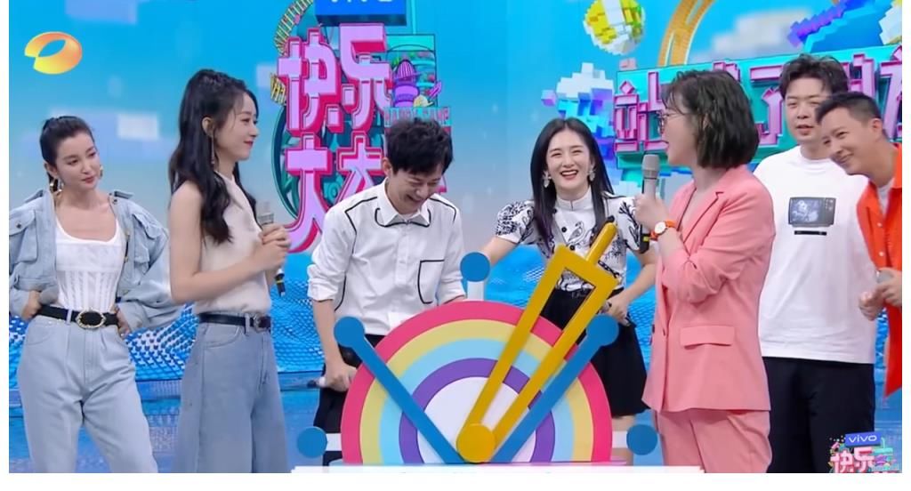 顶级流量|网传古力娜扎接替张雨绮担任《快乐大本营》主持人，谢娜9月回归