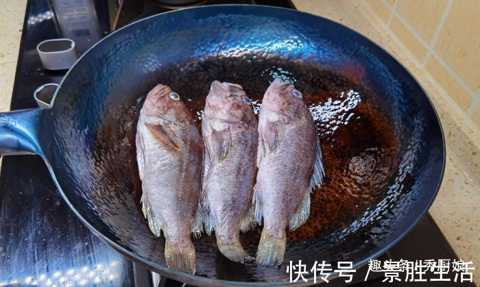 码头|不管炖啥鱼,别加料酒和醋去腥,教你1招,鱼肉鲜香,汤白不腥气