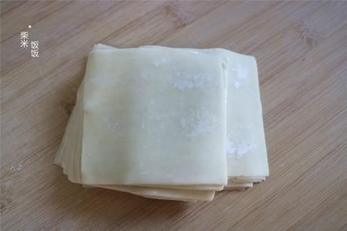 这小点心，外面卖12一斤，自己在家做，3元馄饨皮做一大筐