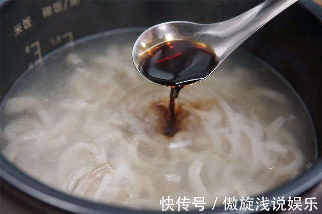 猪皮冻|做猪皮冻,记住“1揉1刮2泡”,皮冻透亮弹牙,味道正成功率高