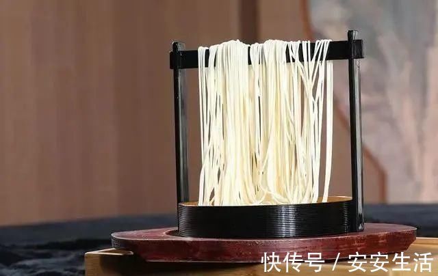 甜食|糖尿病的“祸根”被揪出,别再冤枉甜食,这类食物,管住嘴就是赢