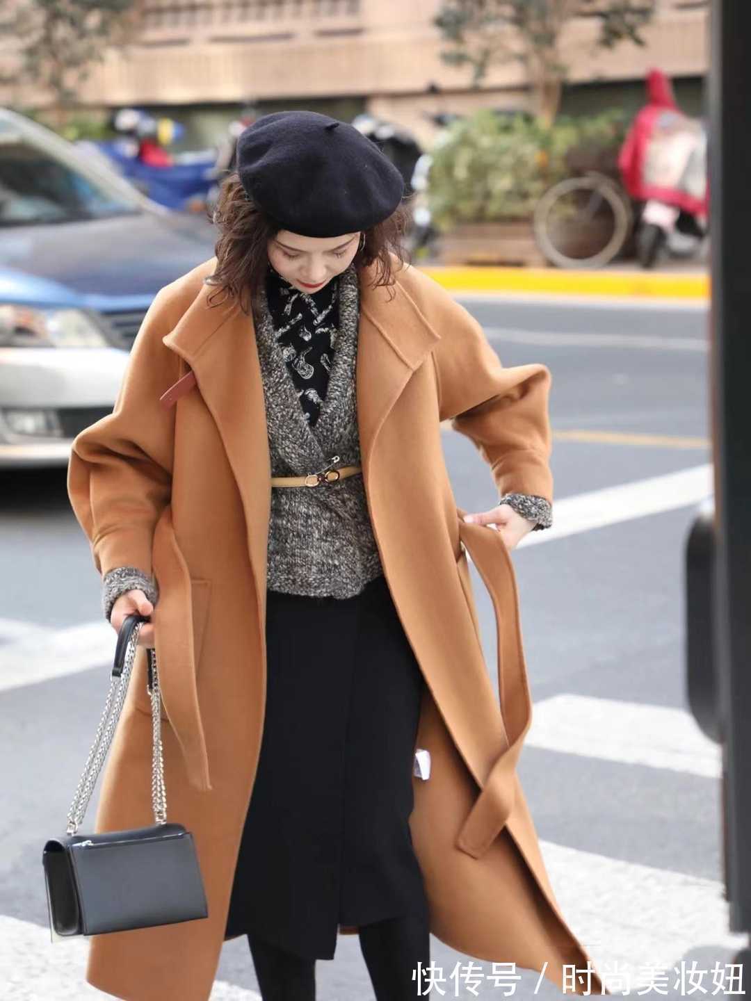 大衣|“驼色大衣”已经烂大街?学时尚博主的高级配色,穿出高雅大牌范