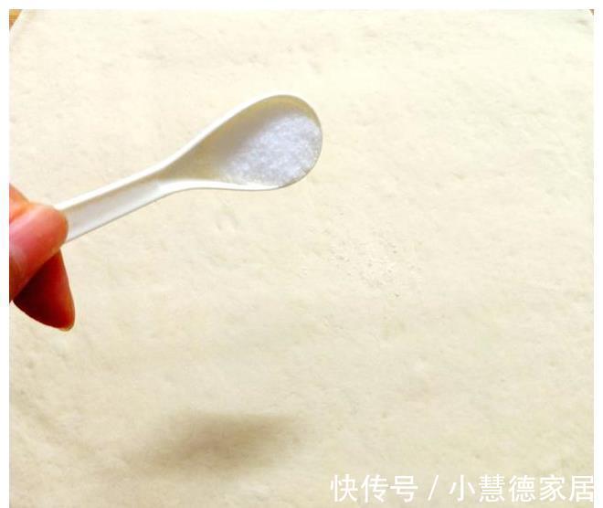 塑型|最好吃的肉松小花卷,刚出锅,一大盘就被俩孩子抢光了