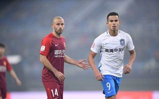 球迷|早上5点！上海媒体做出争议报道，球迷吐槽：中国足球真是个笑话