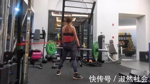 膝关节|硬拉干货:新手如何完成一次标准的硬拉?