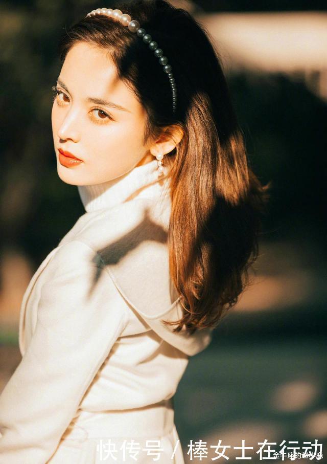 高级|秋冬季,毛衣就买这3个高级色,显白还减龄,穿几年都不过时