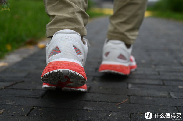 鞋面 服装鞋帽 篇六：轻便舒适的专业跑鞋，慢跑半马都能用，咕咚21K驭风体验