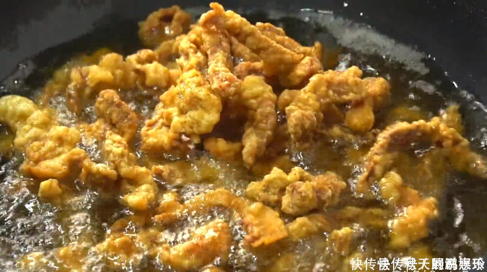 年夜饭必备酥肉，不加面粉不加水，外脆里嫩，放凉了吃也很脆