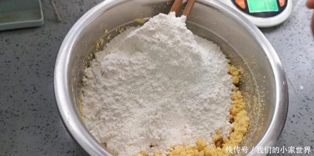 1碗玉米面，2个鸡蛋，不蒸不烤，松软香浓，孩子天天都想吃！