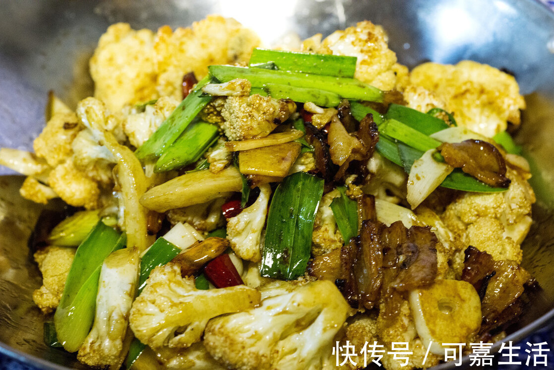 香香|炒花菜,直接炒还是先焯水都错了,教你一招,花菜香脆又入味