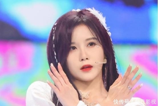 向往的生活|刚离开蘑菇屋,张艺兴又一新综艺官宣,冲两位顶流女爱豆追了