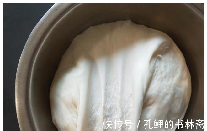 披萨饼|一家四口的早餐,吃披萨最过瘾,有肉有菜还有饼,老公孩子抢着吃