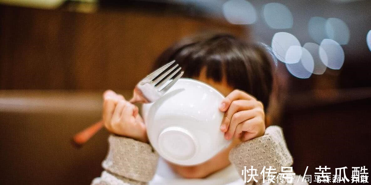 汤泡|宝宝吃辅食要够软、够稀才好吸收别开玩笑了,看看专家的建议吧