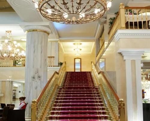 中年|世界上最好的酒店之一,由斯大林设计,还配备了9艘游艇