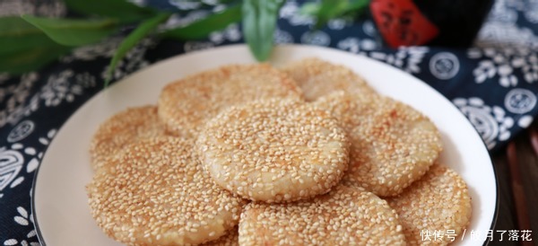 山药加入苹果,做好吃的小饼,一口一个,比蛋糕健康多了