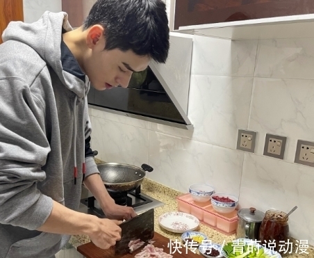 王一博|當龔俊、楊洋、肖戰、王一博等男星開始下廚,你最想吃誰做的飯?