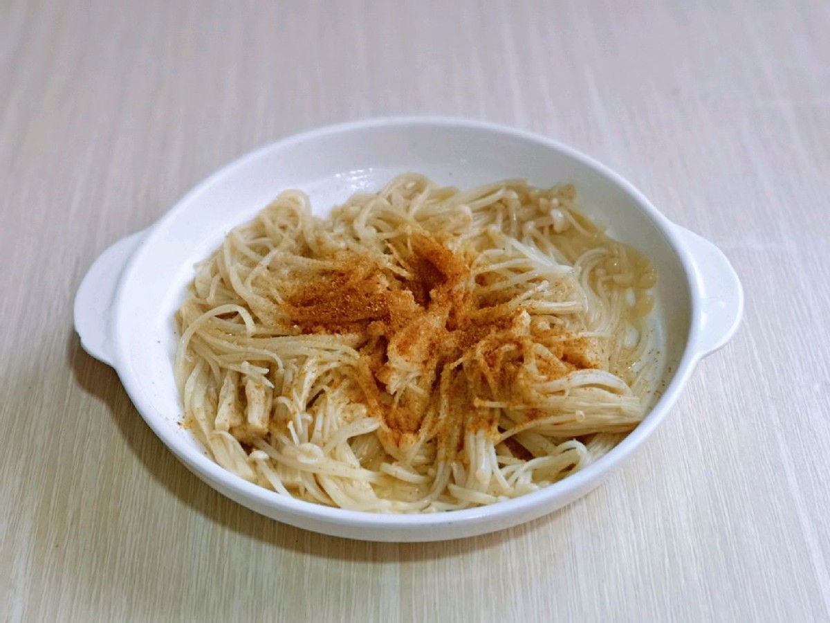 金针菇炸着吃，大人小孩都喜欢，酥脆可口，怎么也吃不够