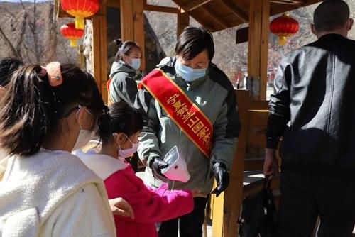 新春登高贺兰山 健康定义中国年