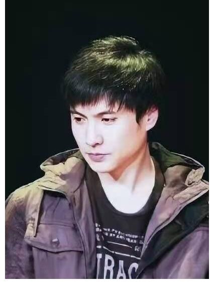 沈腾录节目筷子就没放下过,遭马丽调侃,付出的是时间和咬肌