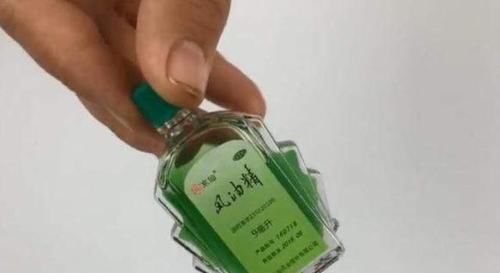 睡前可以将风油精滴进肚脐眼,第二天有惊喜,多数人表明很受用