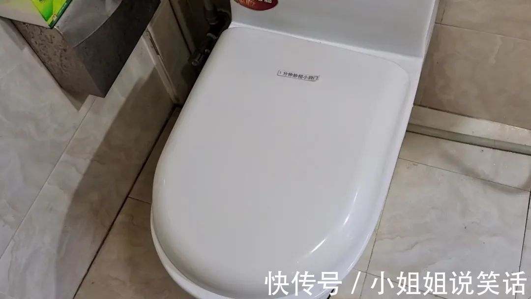 一次性口罩剪一刀，放卫生间，解决了家庭大难题，省钱又实用