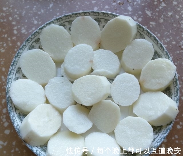 山药蒸鸡肉,香嫩入味,十分下饭