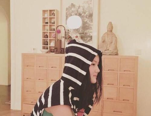 孙楠|走进孙楠现实中的家,仿佛住在森林木屋,连个厨房收纳架都是木的