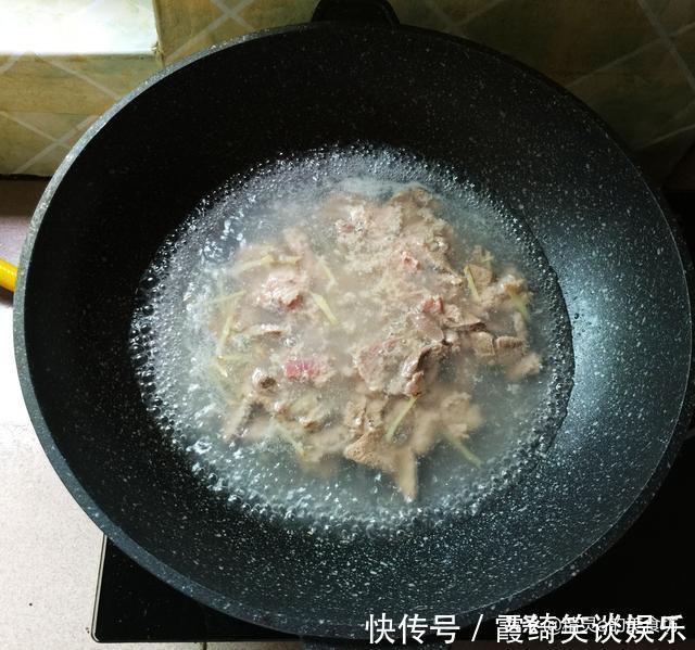 这菜,叶子比茎更营养,可惜90%人不懂,我家常拿来煮汤,超好喝