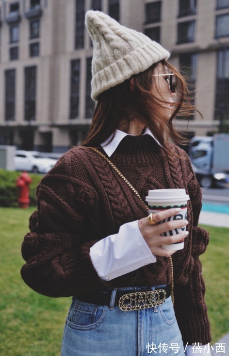 小蛮腰 开春之后穿什么才时髦?推荐“毛衣+牛仔裤”,百搭耐看不挑人