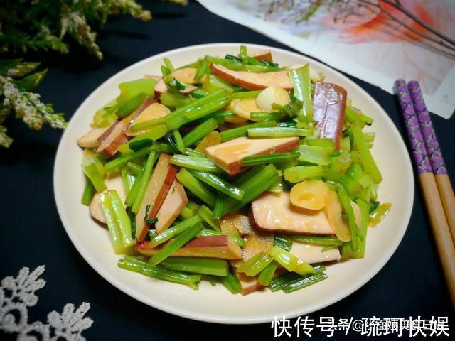 芹菜|芹菜和这菜是“黄金搭档”,营养和口感比豆腐干还好,孩子特爱吃