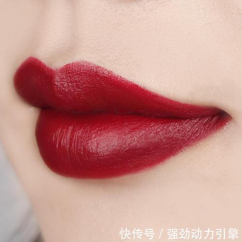 涂口红不掉色的小妙招