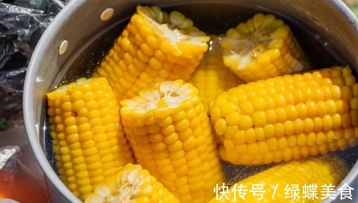 香甜|煮玉米时，直接下锅煮大错特错，掌握3个技巧，香甜又软糯