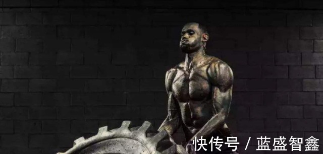 詹姆斯|邹市明正式回应!和詹姆斯打拳击谁能赢,他进行回应,理由很充分!