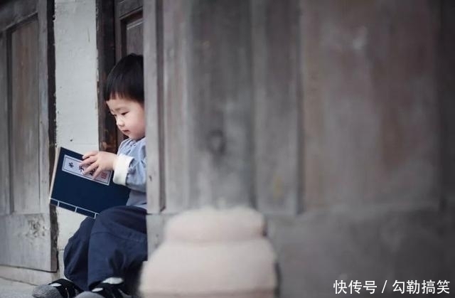 双拳|宝宝出生5天后紧握双拳离世,婆婆好奇掰开小手,宝妈泣不成声