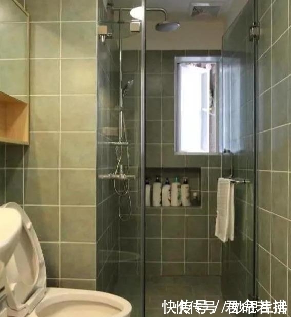 73平|师傅在卫生间砌半堵墙,邻居看后竟赖着不走,非要师傅去她家装